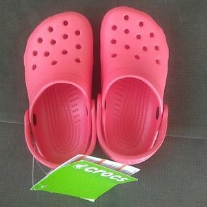 🐊NWT Crocs Classic Kids - Coral - 8/9🐊